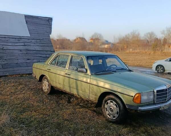 Зелений Мерседес Е-Клас, об'ємом двигуна 2 л та пробігом 245 тис. км за 1100 $, фото 1 на Automoto.ua