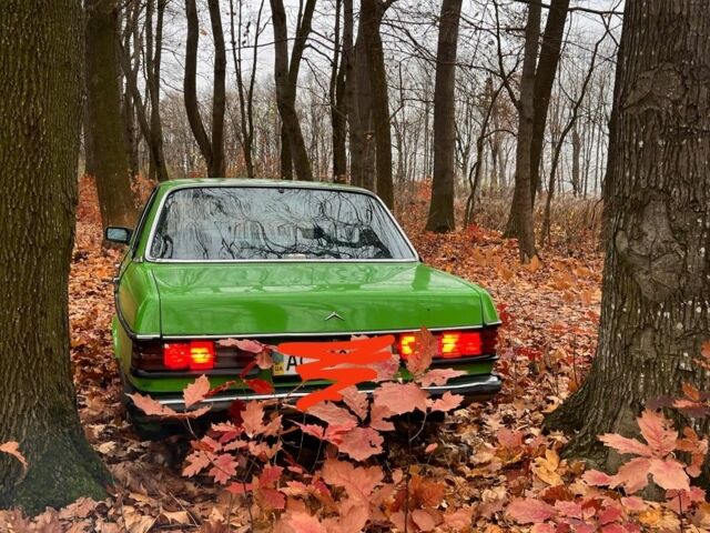 Зеленый Мерседес Е-Класс, объемом двигателя 2 л и пробегом 211 тыс. км за 700 $, фото 1 на Automoto.ua