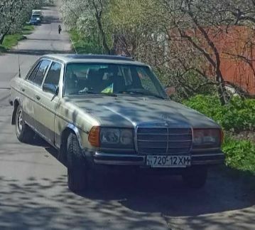 Зелений Мерседес Е-Клас, об'ємом двигуна 2.4 л та пробігом 500 тис. км за 1500 $, фото 1 на Automoto.ua