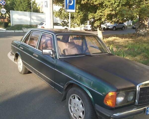 Зеленый Мерседес Е-Класс, объемом двигателя 2 л и пробегом 500 тыс. км за 1016 $, фото 1 на Automoto.ua