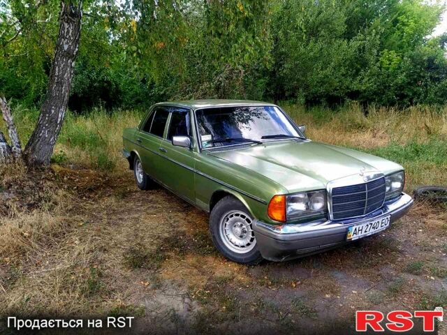 Зеленый Мерседес Е-Класс, объемом двигателя 2.8 л и пробегом 300 тыс. км за 1200 $, фото 1 на Automoto.ua
