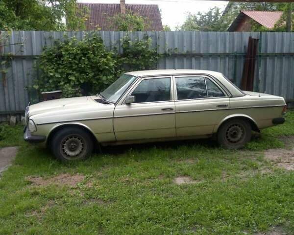 Зеленый Мерседес Е-Класс, объемом двигателя 2.3 л и пробегом 392 тыс. км за 1500 $, фото 1 на Automoto.ua