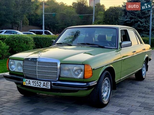 Зеленый Мерседес Е-Класс, объемом двигателя 2.4 л и пробегом 220 тыс. км за 13500 $, фото 1 на Automoto.ua