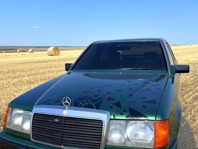 Зеленый Мерседес Е-Класс, объемом двигателя 2.3 л и пробегом 0 тыс. км за 3500 $, фото 1 на Automoto.ua