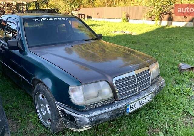 Зеленый Мерседес Е-Класс, объемом двигателя 2 л и пробегом 500 тыс. км за 800 $, фото 1 на Automoto.ua