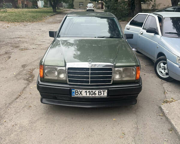 Зеленый Мерседес Е-Класс, объемом двигателя 2.5 л и пробегом 370 тыс. км за 1850 $, фото 1 на Automoto.ua