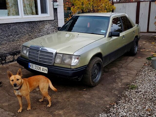 Зелений Мерседес Е-Клас, об'ємом двигуна 2 л та пробігом 0 тис. км за 2200 $, фото 1 на Automoto.ua