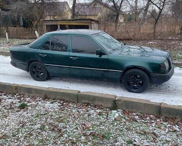 Зелений Мерседес Е-Клас, об'ємом двигуна 2.3 л та пробігом 350 тис. км за 1200 $, фото 1 на Automoto.ua