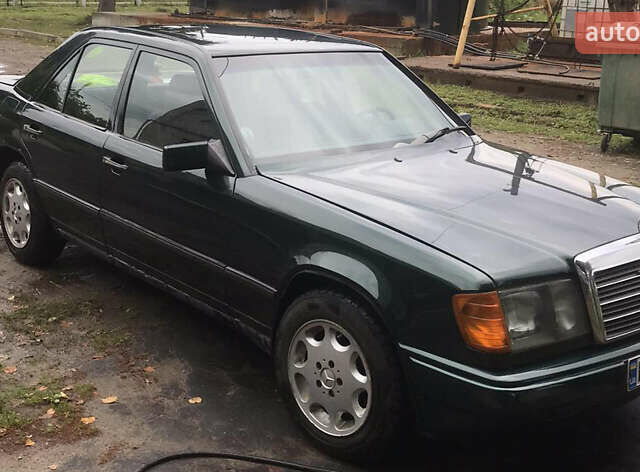 Зеленый Мерседес Е-Класс, объемом двигателя 2 л и пробегом 300 тыс. км за 2200 $, фото 1 на Automoto.ua