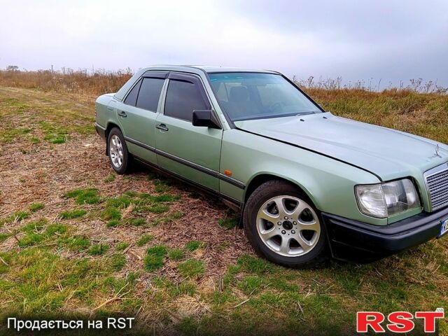 Зеленый Мерседес Е-Класс, объемом двигателя 2.3 л и пробегом 0 тыс. км за 1420 $, фото 1 на Automoto.ua