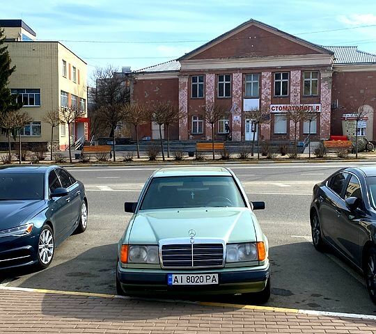 Зеленый Мерседес Е-Класс, объемом двигателя 2 л и пробегом 497 тыс. км за 2300 $, фото 1 на Automoto.ua