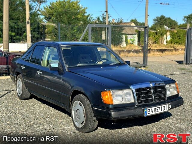 Зеленый Мерседес Е-Класс, объемом двигателя 2.3 л и пробегом 0 тыс. км за 1200 $, фото 1 на Automoto.ua