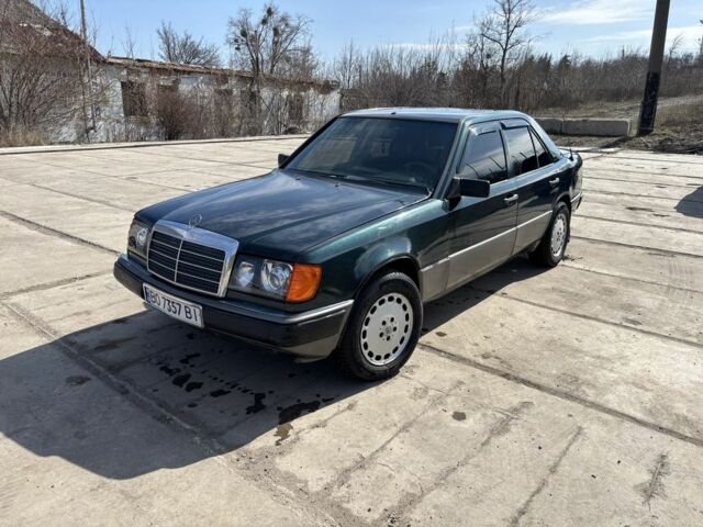 Зеленый Мерседес Е-Класс, объемом двигателя 2.5 л и пробегом 400 тыс. км за 2200 $, фото 1 на Automoto.ua