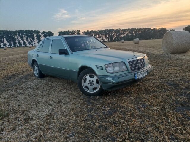 Зеленый Мерседес Е-Класс, объемом двигателя 2.5 л и пробегом 560 тыс. км за 2500 $, фото 1 на Automoto.ua