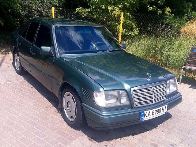 Зеленый Мерседес Е-Класс, объемом двигателя 2.2 л и пробегом 378 тыс. км за 2800 $, фото 1 на Automoto.ua