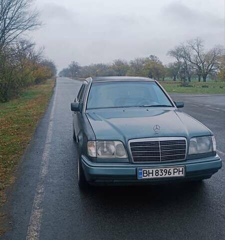 Зелений Мерседес Е-Клас, об'ємом двигуна 2.2 л та пробігом 549 тис. км за 3200 $, фото 1 на Automoto.ua