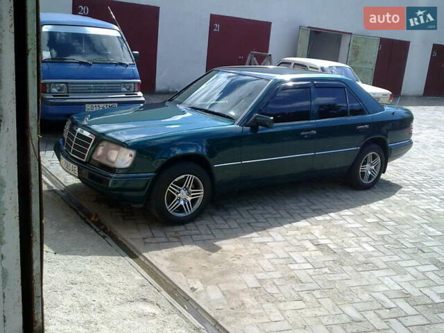 Зеленый Мерседес Е-Класс, объемом двигателя 2.2 л и пробегом 436 тыс. км за 4300 $, фото 1 на Automoto.ua