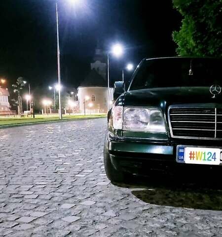 Зеленый Мерседес Е-Класс, объемом двигателя 2.2 л и пробегом 630 тыс. км за 2999 $, фото 1 на Automoto.ua