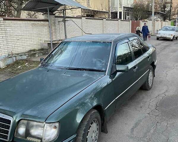 Зеленый Мерседес Е-Класс, объемом двигателя 2 л и пробегом 552 тыс. км за 3800 $, фото 1 на Automoto.ua