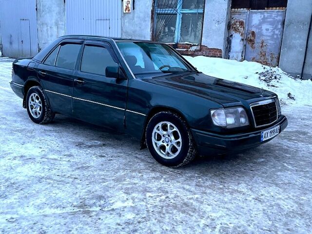 Зелений Мерседес Е-Клас, об'ємом двигуна 2 л та пробігом 0 тис. км за 1999 $, фото 1 на Automoto.ua