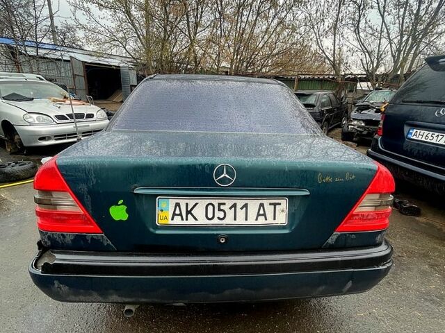 Зелений Мерседес Е-Клас, об'ємом двигуна 1.8 л та пробігом 0 тис. км за 1000 $, фото 1 на Automoto.ua