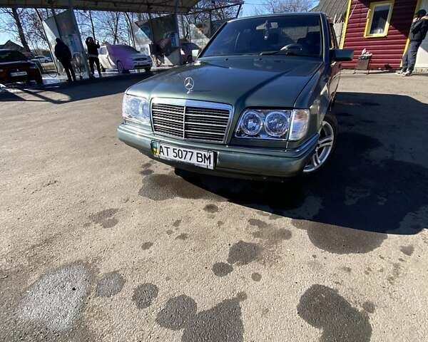 Зелений Мерседес Е-Клас, об'ємом двигуна 2.5 л та пробігом 450 тис. км за 2800 $, фото 1 на Automoto.ua