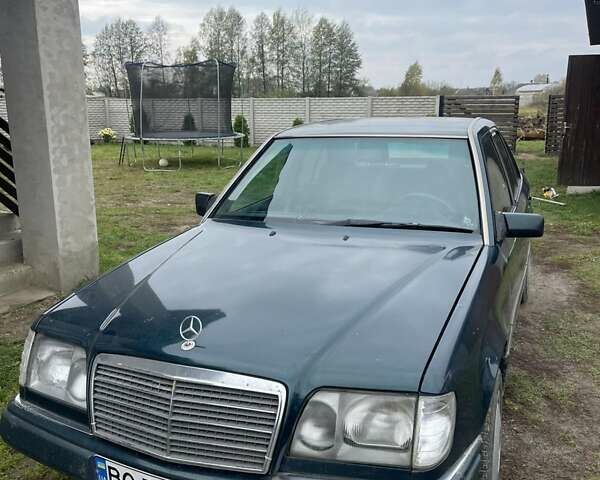 Зеленый Мерседес Е-Класс, объемом двигателя 2.5 л и пробегом 532 тыс. км за 2600 $, фото 1 на Automoto.ua