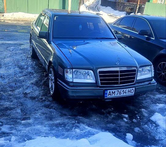Зеленый Мерседес Е-Класс, объемом двигателя 2.5 л и пробегом 195 тыс. км за 2500 $, фото 1 на Automoto.ua