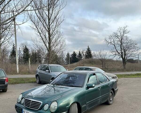 Зелений Мерседес Е-Клас, об'ємом двигуна 2.8 л та пробігом 196 тис. км за 2300 $, фото 1 на Automoto.ua