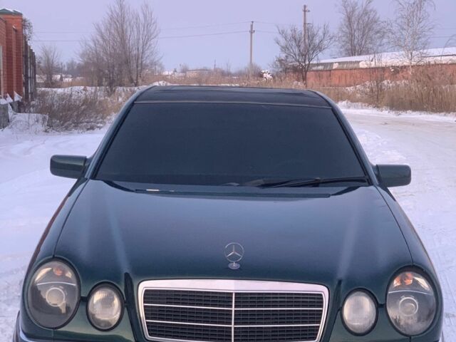 Зелений Мерседес Е-Клас, об'ємом двигуна 2 л та пробігом 250 тис. км за 2850 $, фото 1 на Automoto.ua
