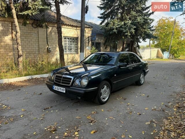 Зеленый Мерседес Е-Класс, объемом двигателя 2 л и пробегом 460 тыс. км за 2450 $, фото 1 на Automoto.ua