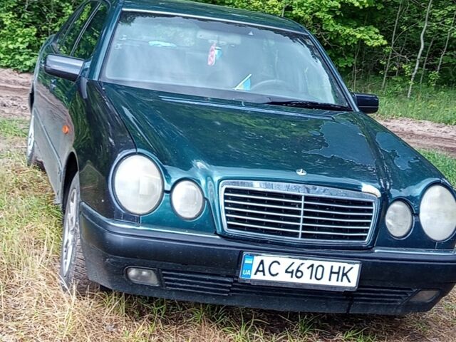 Зелений Мерседес Е-Клас, об'ємом двигуна 2.2 л та пробігом 306 тис. км за 1900 $, фото 1 на Automoto.ua