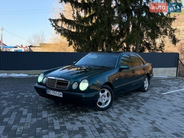Зеленый Мерседес Е-Класс, объемом двигателя 2 л и пробегом 370 тыс. км за 2750 $, фото 1 на Automoto.ua