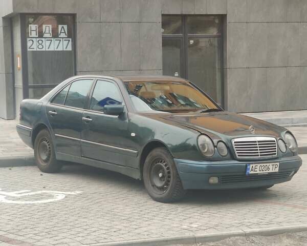 Зеленый Мерседес Е-Класс, объемом двигателя 2.87 л и пробегом 550 тыс. км за 3500 $, фото 1 на Automoto.ua