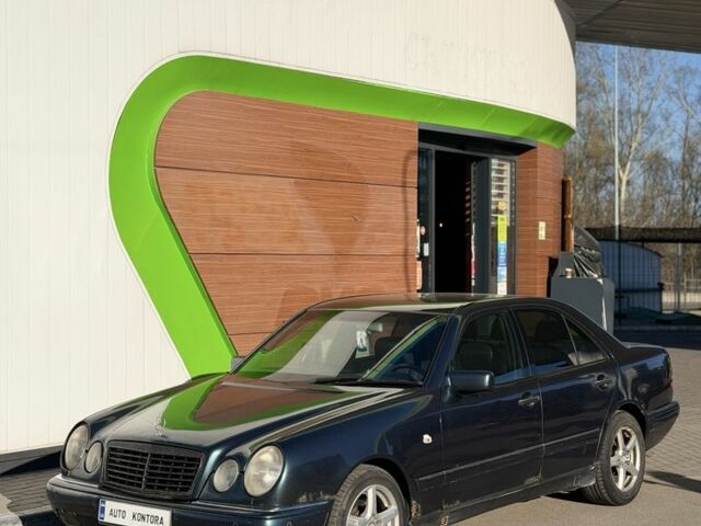 Зеленый Мерседес Е-Класс, объемом двигателя 3.2 л и пробегом 100 тыс. км за 1899 $, фото 1 на Automoto.ua