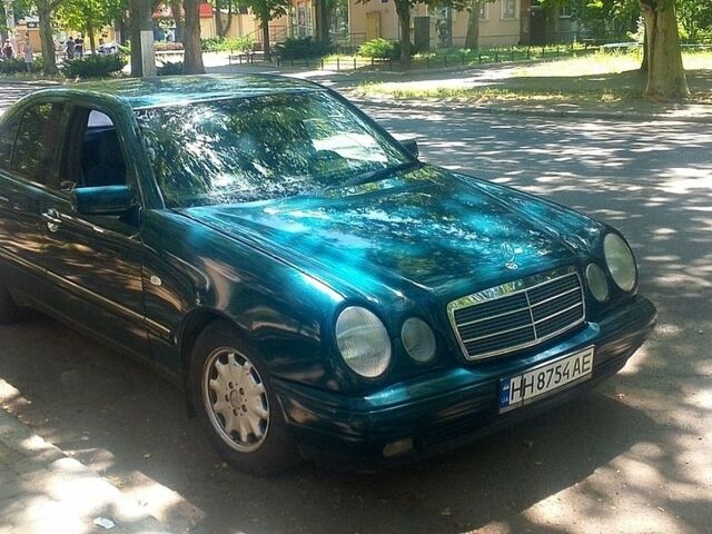 Зеленый Мерседес Е-Класс, объемом двигателя 2.16 л и пробегом 370 тыс. км за 3300 $, фото 1 на Automoto.ua