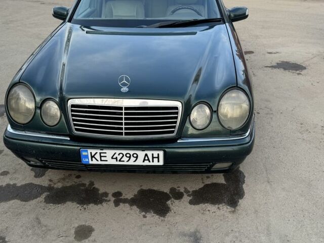 Зеленый Мерседес Е-Класс, объемом двигателя 4.3 л и пробегом 500 тыс. км за 3600 $, фото 1 на Automoto.ua