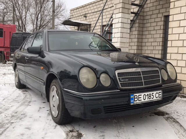 Зеленый Мерседес Е-Класс, объемом двигателя 2.3 л и пробегом 420 тыс. км за 1900 $, фото 1 на Automoto.ua