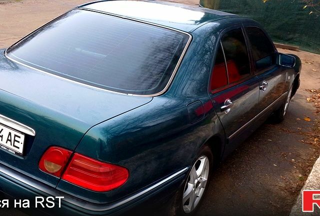 Зеленый Мерседес Е-Класс, объемом двигателя 2.2 л и пробегом 3 тыс. км за 3700 $, фото 1 на Automoto.ua