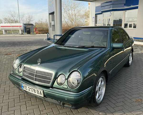 Зеленый Мерседес Е-Класс, объемом двигателя 2.8 л и пробегом 280 тыс. км за 5500 $, фото 1 на Automoto.ua