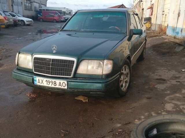 Зеленый Мерседес Е-Класс, объемом двигателя 2.8 л и пробегом 344 тыс. км за 2500 $, фото 1 на Automoto.ua