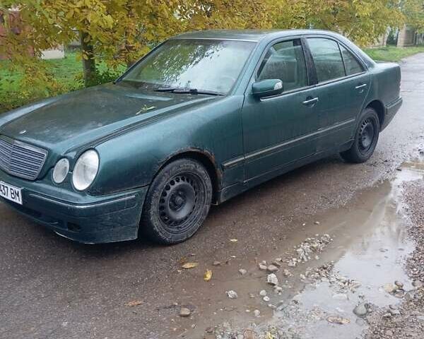 Зеленый Мерседес Е-Класс, объемом двигателя 2.7 л и пробегом 200 тыс. км за 2600 $, фото 1 на Automoto.ua