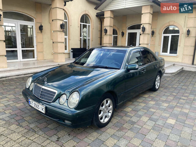Мерседес Е-Класс 1999 в Долине на Automoto.ua Зеленый Мерседес Е-Класс, объемом двигателя 2.69 л и пробегом 410 тыс. км за 5250 $, фото 1 на Automoto.ua