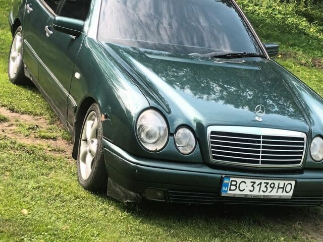 Зелений Мерседес Е-Клас, об'ємом двигуна 2.2 л та пробігом 400 тис. км за 1500 $, фото 1 на Automoto.ua