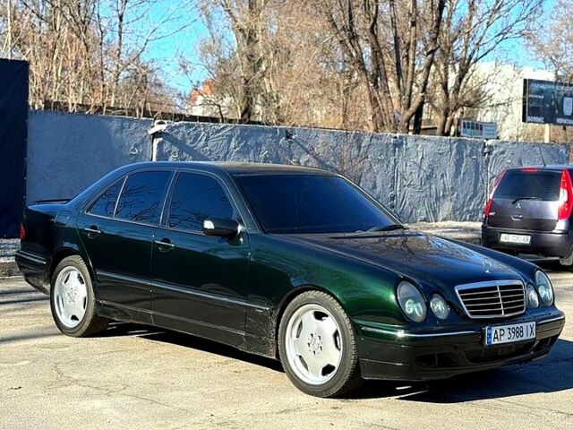 Зелений Мерседес Е-Клас, об'ємом двигуна 2 л та пробігом 300 тис. км за 3700 $, фото 1 на Automoto.ua