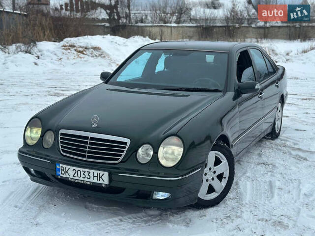 Зеленый Мерседес Е-Класс, объемом двигателя 3.2 л и пробегом 350 тыс. км за 4850 $, фото 1 на Automoto.ua