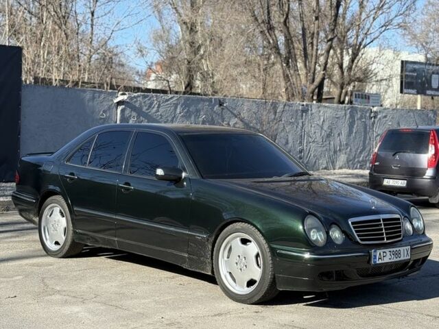 Зеленый Мерседес Е-Класс, объемом двигателя 2 л и пробегом 300 тыс. км за 3700 $, фото 1 на Automoto.ua
