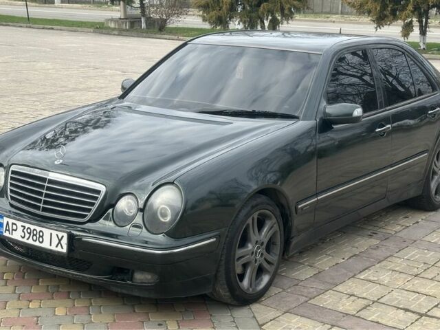 Зеленый Мерседес Е-Класс, объемом двигателя 2 л и пробегом 300 тыс. км за 3500 $, фото 1 на Automoto.ua