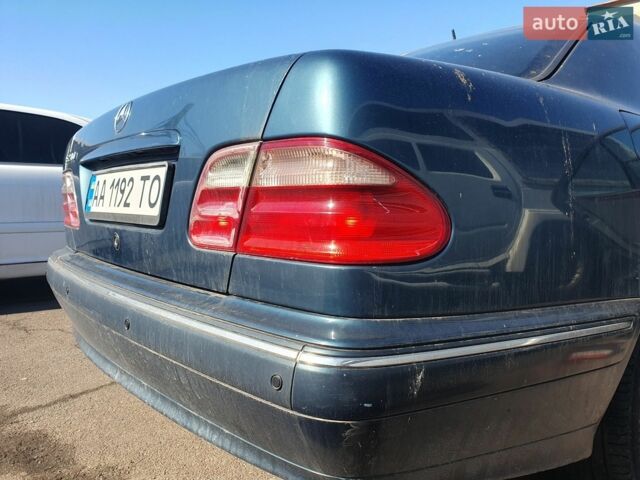 Зеленый Мерседес Е-Класс, объемом двигателя 2.4 л и пробегом 300 тыс. км за 1999 $, фото 1 на Automoto.ua