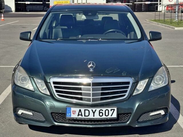 Зеленый Мерседес Е-Класс, объемом двигателя 2.2 л и пробегом 500 тыс. км за 4800 $, фото 1 на Automoto.ua